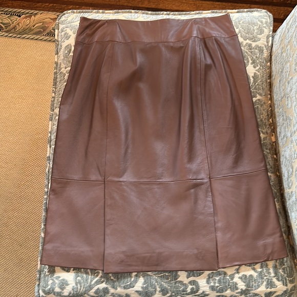 Brown leather skirt with side zip size 8 - Picture 2 of 3